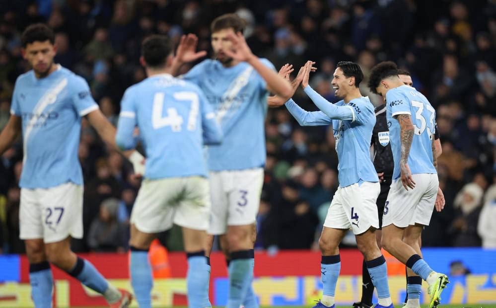 曼城7连胜登顶英超