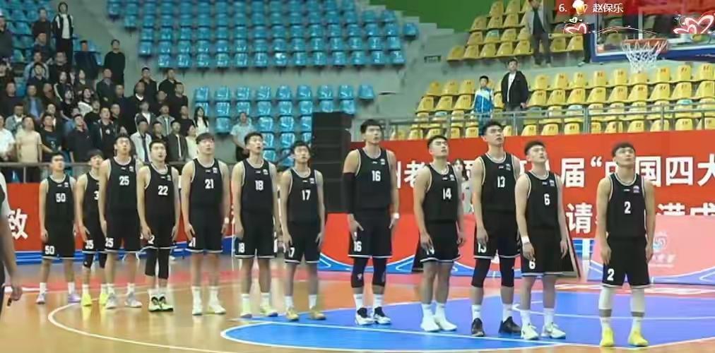 关键时刻球员的发挥决定了比赛的胜负英文